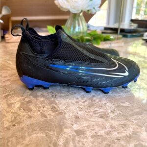 NIKE JR. PHANTOM GX boys Soccer Cleats size 3.5